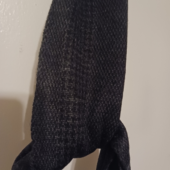 NWT! Men's Scarf (Ryan Seacrest) - Picture 10 of 10